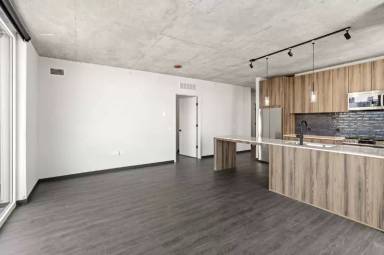 Main picture of 1655 W Maypole Ave