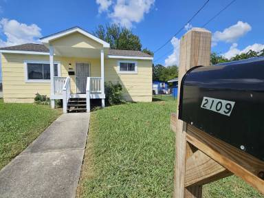 Main picture of 2109 Anderson Ave
