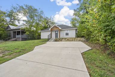 Main picture of 408 E Day St