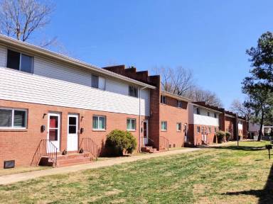 Main picture of 1625 W Pembroke Ave