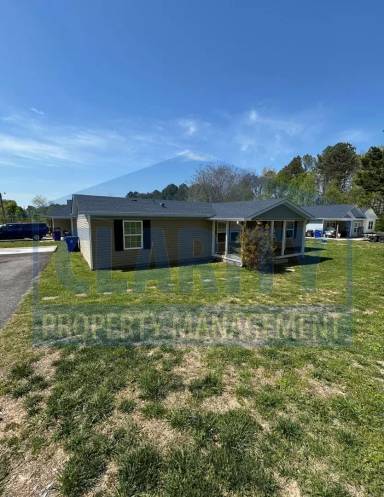 Main picture of 2498 Carroll Ave SE