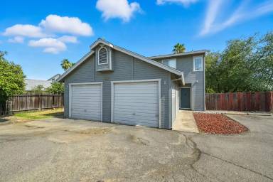 Main picture of 557 Kenbrook Ct