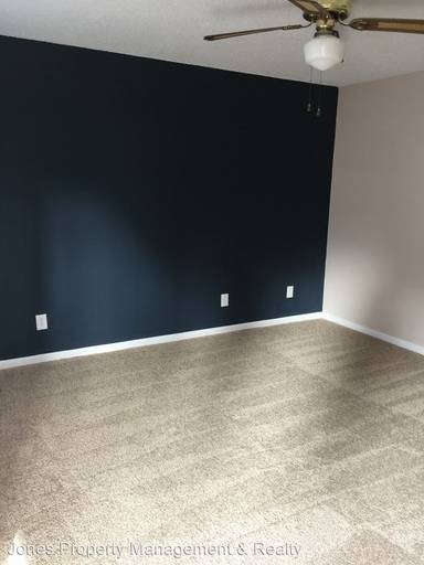 Main picture of 2628 White Oak Ln