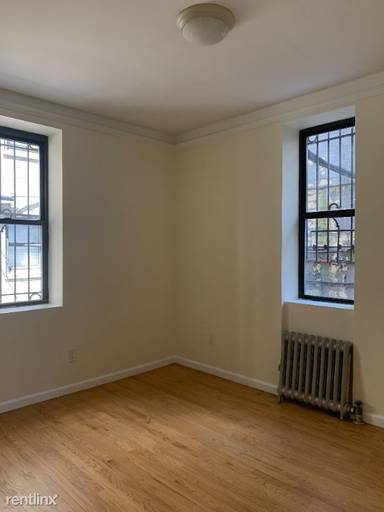 Main picture of 305 W 45th St