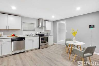 Main picture of 24 E Innis Ave