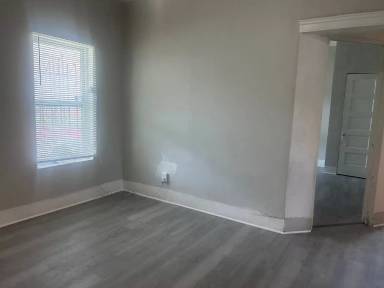 Main picture of 2163 E 84th St