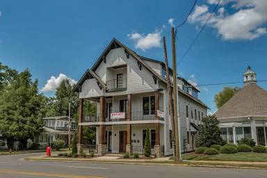 Main picture of 1418 University Blvd