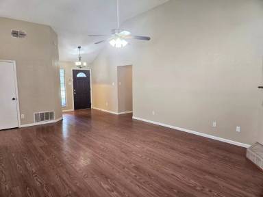 Main picture of 3201 Fairmeadows Ln