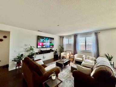 Main picture of 1121 Pearl Dr