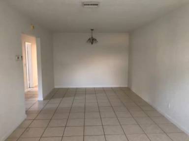 Main picture of 2232 NE 171st St