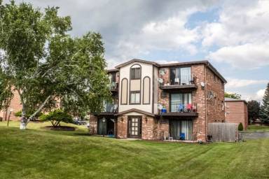 Main picture of 625 W 65th St