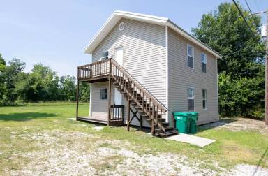 Main picture of 301 E Roddam St