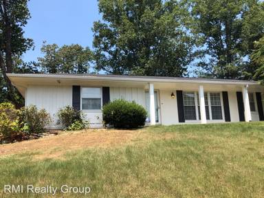 Main picture of 3512 Lakeside Dr