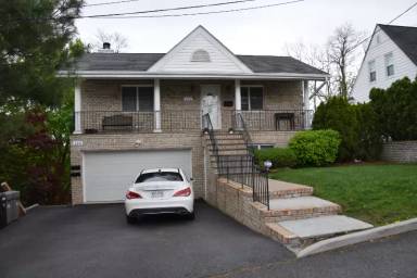 Main picture of 140 Woodside Ave