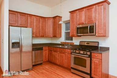 Main picture of 2502 N Southport Ave
