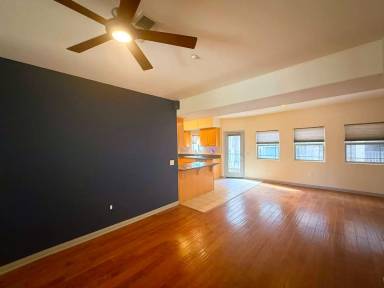 Main picture of 3936 Iowa St