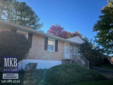 Main picture of 2428 Meadowbrook Rd NW