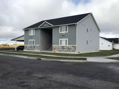 Main picture of 704 Caribou St