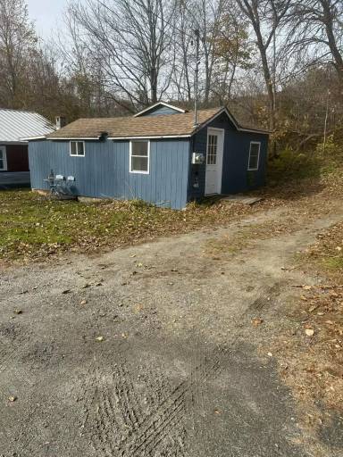 Main picture of 42 Peggys Ln