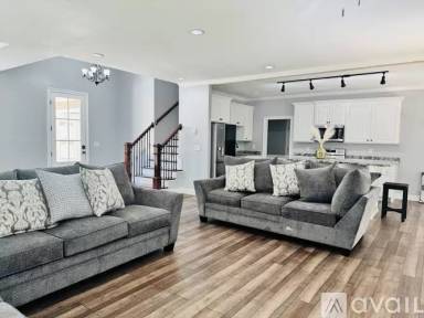 Main picture of 123 Grovewood Dr