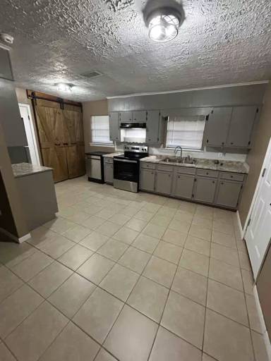 Main picture of 160 Merlin St