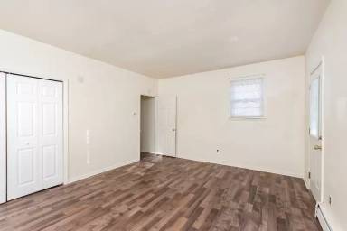 Main picture of 17 Davis Ave