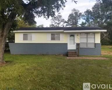 Main picture of 650 SE Railroad Ave