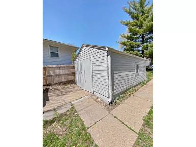 Main picture of 5648 Dorcas St