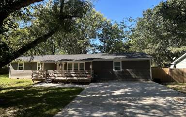 Main picture of 2231 S Laverne Ave