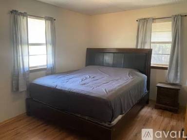 Main picture of 1000 Burns St