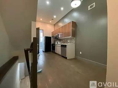 Main picture of 140 Ralph Ave