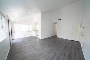 Main picture of 18033 Sundowner Way