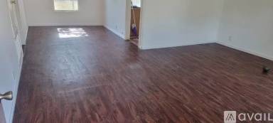 Main picture of 1003 N Lantana Dr