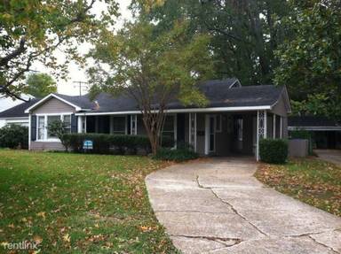 Main picture of 555 College Ln