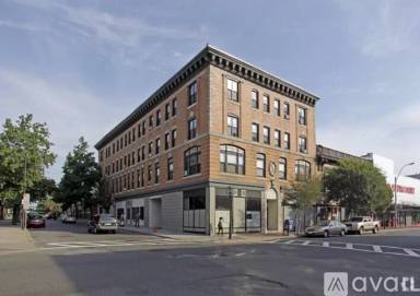 Main picture of 272 Broadway