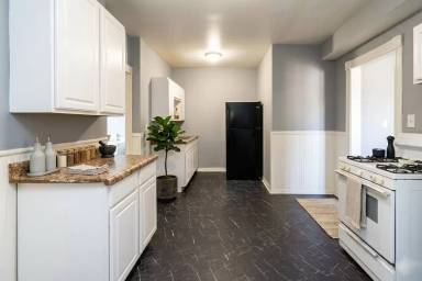 Main picture of 568 Farrington St