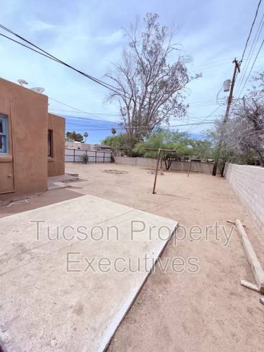 Main picture of PM252 - 1233 E. Mabel St. - Units  1,2,3 - 3