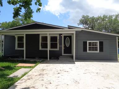 Main picture of 324 Azalea St