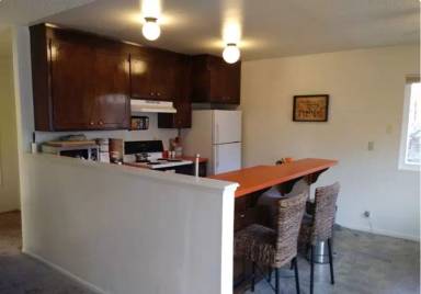 Main picture of 621 W 7th St