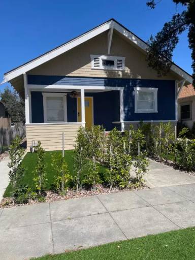 Main picture of 313 E Pasadena St