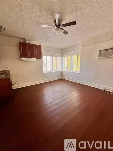 Main picture of 310 E Alvarado St