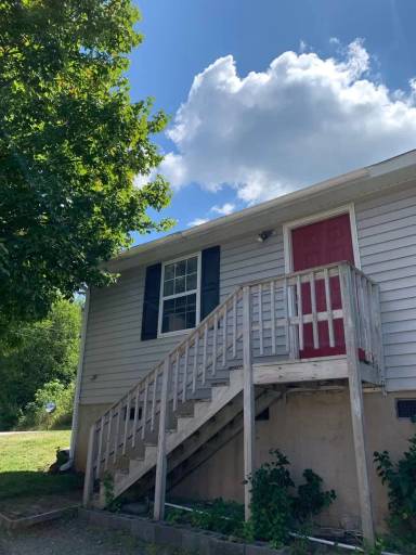 Main picture of 718 Poplar Grove Rd