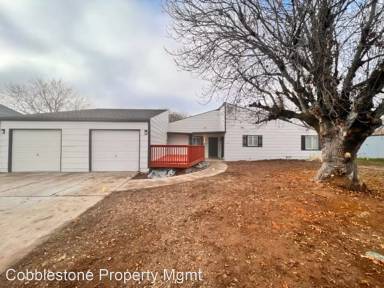 Main picture of 2703 N Siesta Ln
