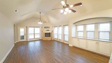 Main picture of 729 Paintbrush Ct