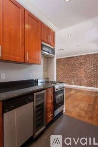 Main picture of 338 E 100th St