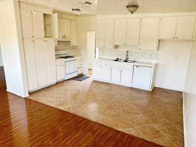 Main picture of 14942 Burbank Blvd