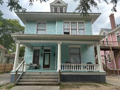 Main picture of 516 E 8th St