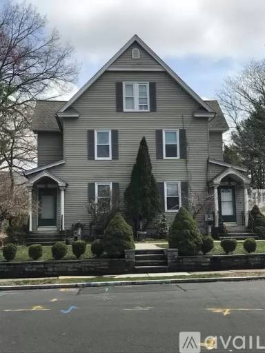 Main picture of 34 Woodlawn St