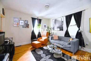 Main picture of 352 Norfolk St