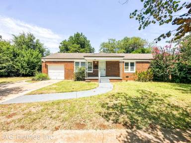 Main picture of 1315 NE 40th St